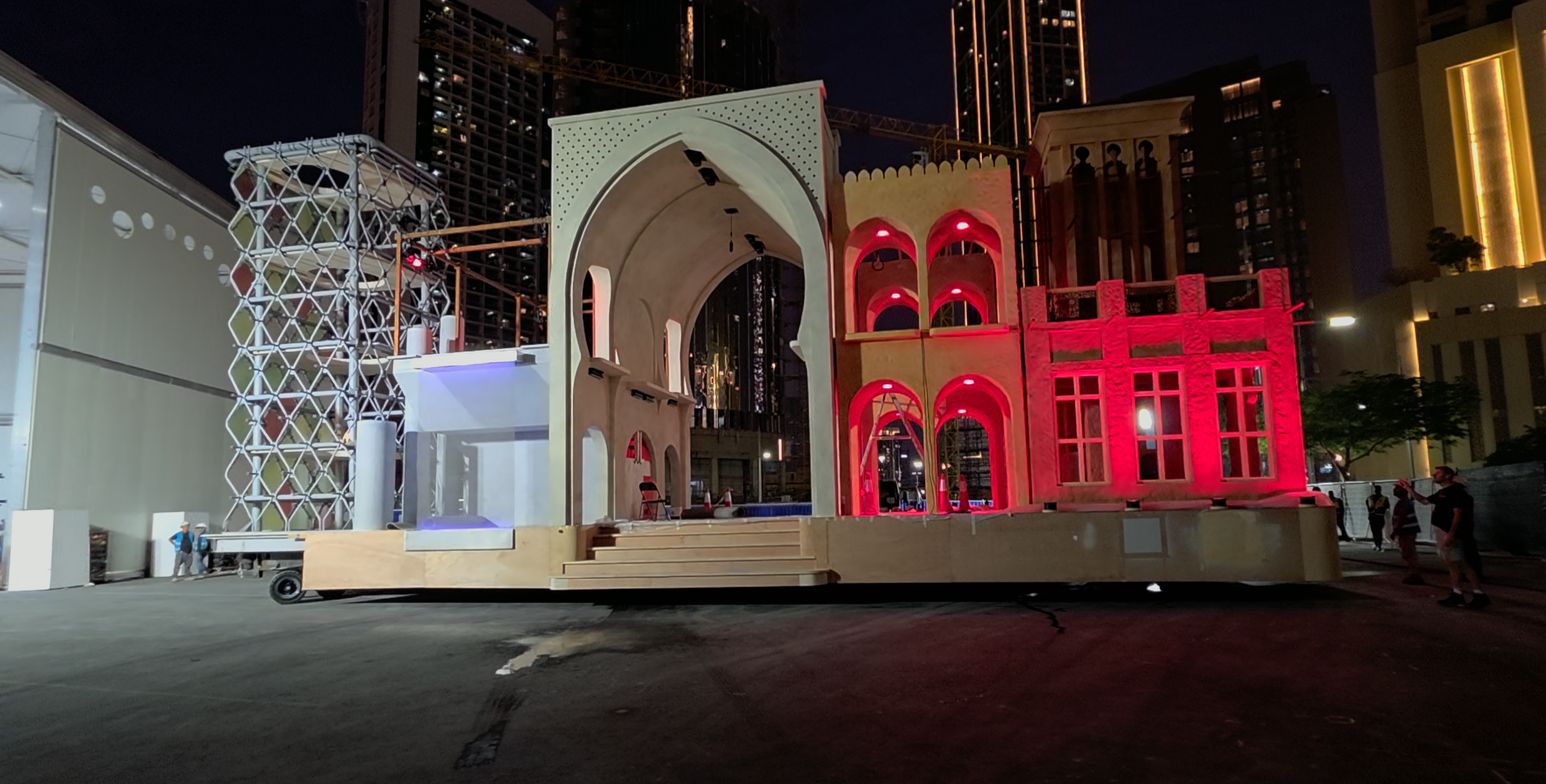 Side view of parade float showing vertical mass distribution above the vehicle platform.
