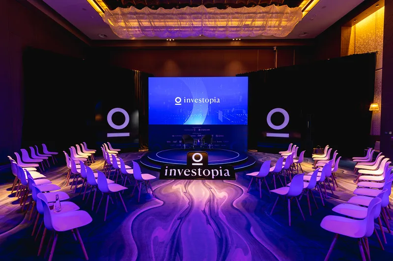 Evolution Scenic fabricated the Investopia breakout stage with illuminated branding and a stepped presentation platform.