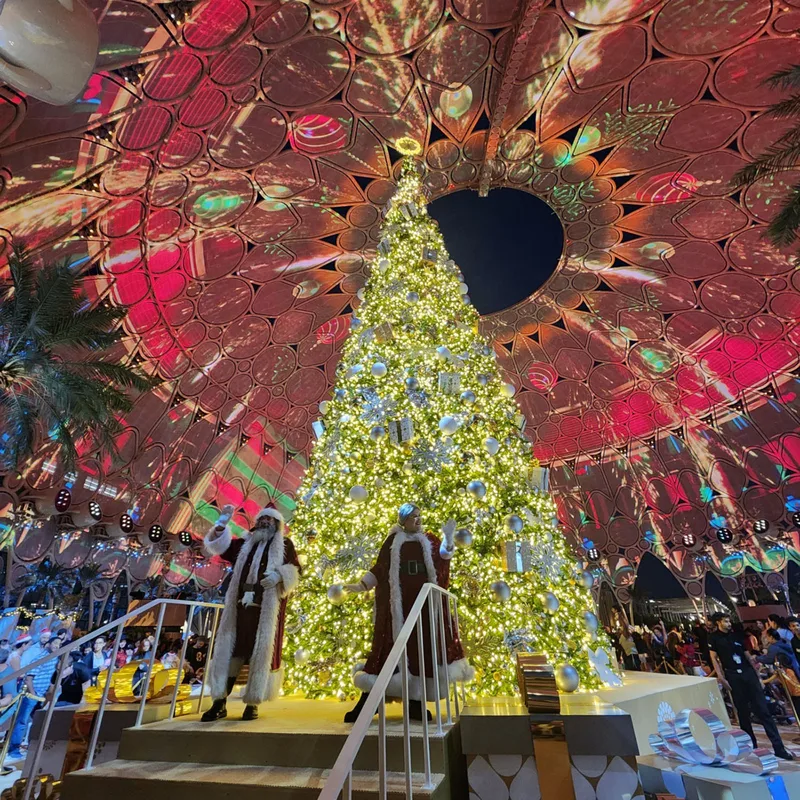 Evolution Scenic restored the open-frame conical Christmas tree with decorative star details.