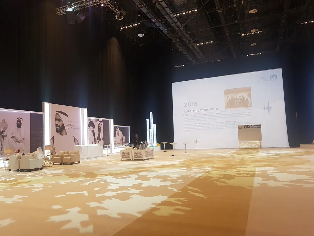 Evolution Scenic fabric partitions transforming a large exhibition hall with lightweight scenic structures.
