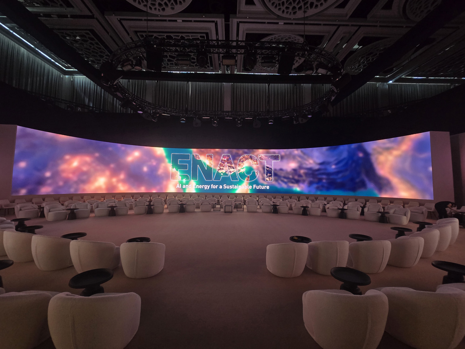 Evolution Scenic immersive environment with integrated displays and concealed technical infrastructure
