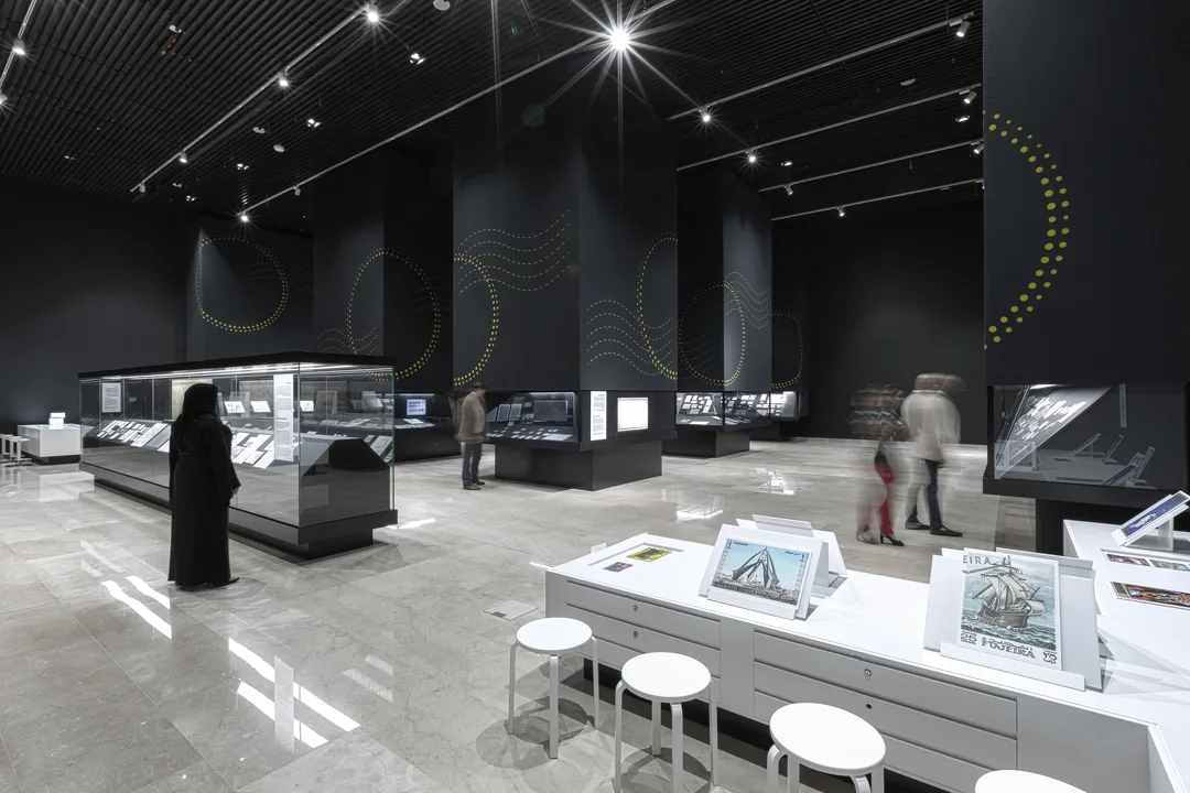 Evolution Scenic fabricated museum environment with integrated displays, lighting and maintenance-ready scenic construction.
