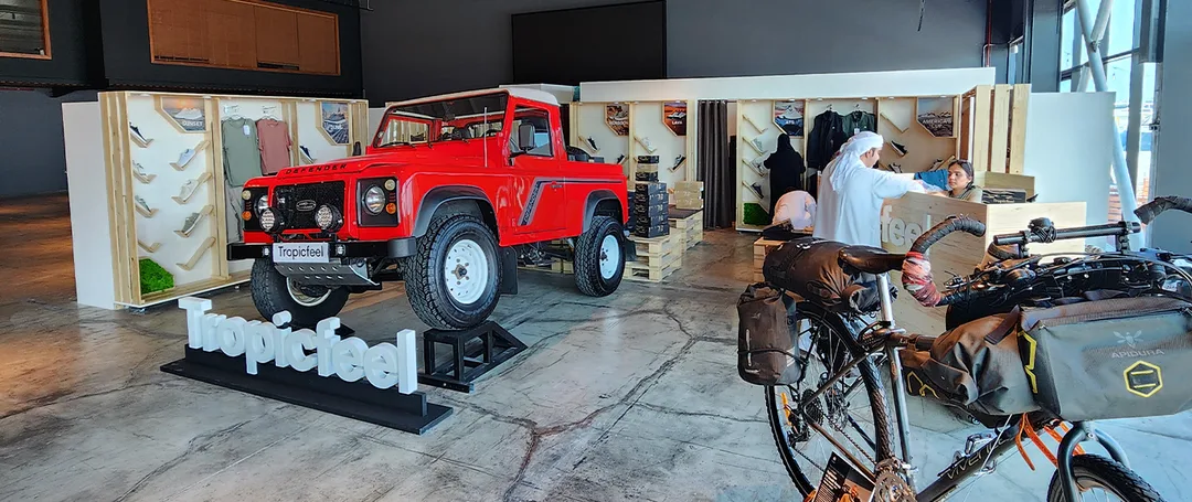 Evolution Scenic Tropicfeel pop-up with mobile product displays and steel Range Rover ramps in Dubai.