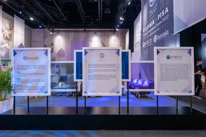 Evolution Scenic modular partitions defining zones within the temporary conference environment.
