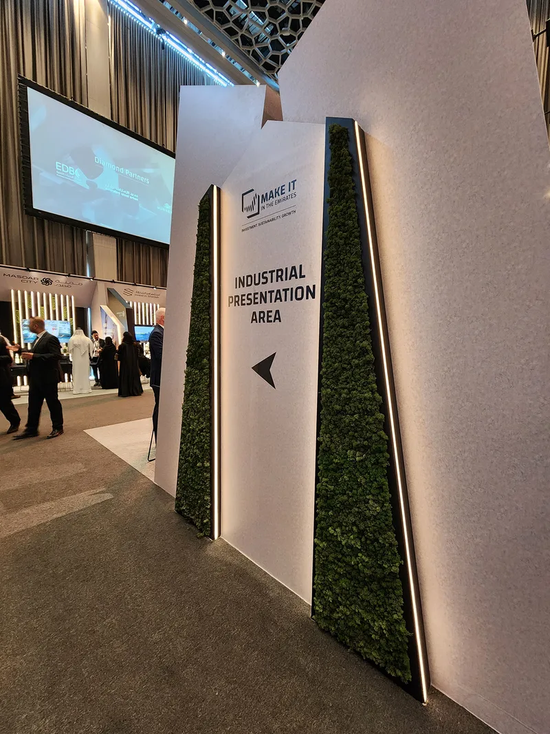 Evolution Scenic freestanding wayfinding structure with textured panels and illuminated edges.