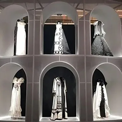 Colosseum-inspired scenic construction manufactured for the Forever Valentino exhibition galleries.