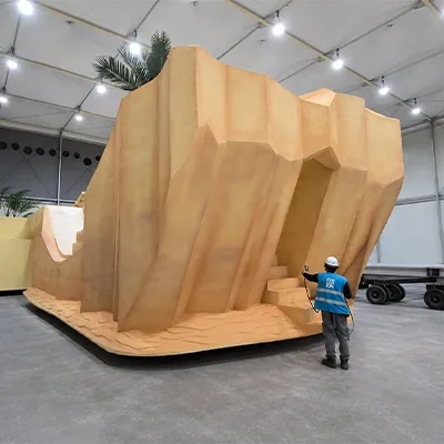 sculpted-desert-rock-scenery-fabrication-workshop.webp