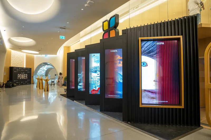 Premium finished exhibition wall with concealed modular joints and precise scenic detailing