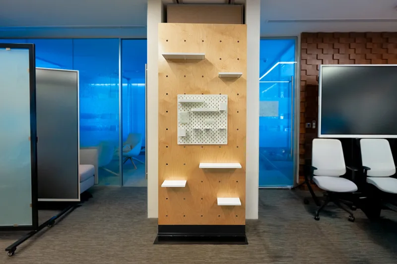 Tall scenic feature wall fabricated in modular sections with concealed alignment joints