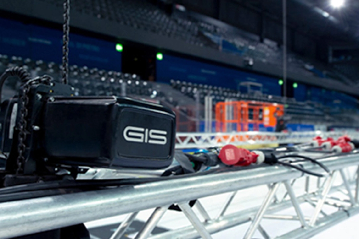 Evolution Scenic drape track system with carriers and temporary suspension points
