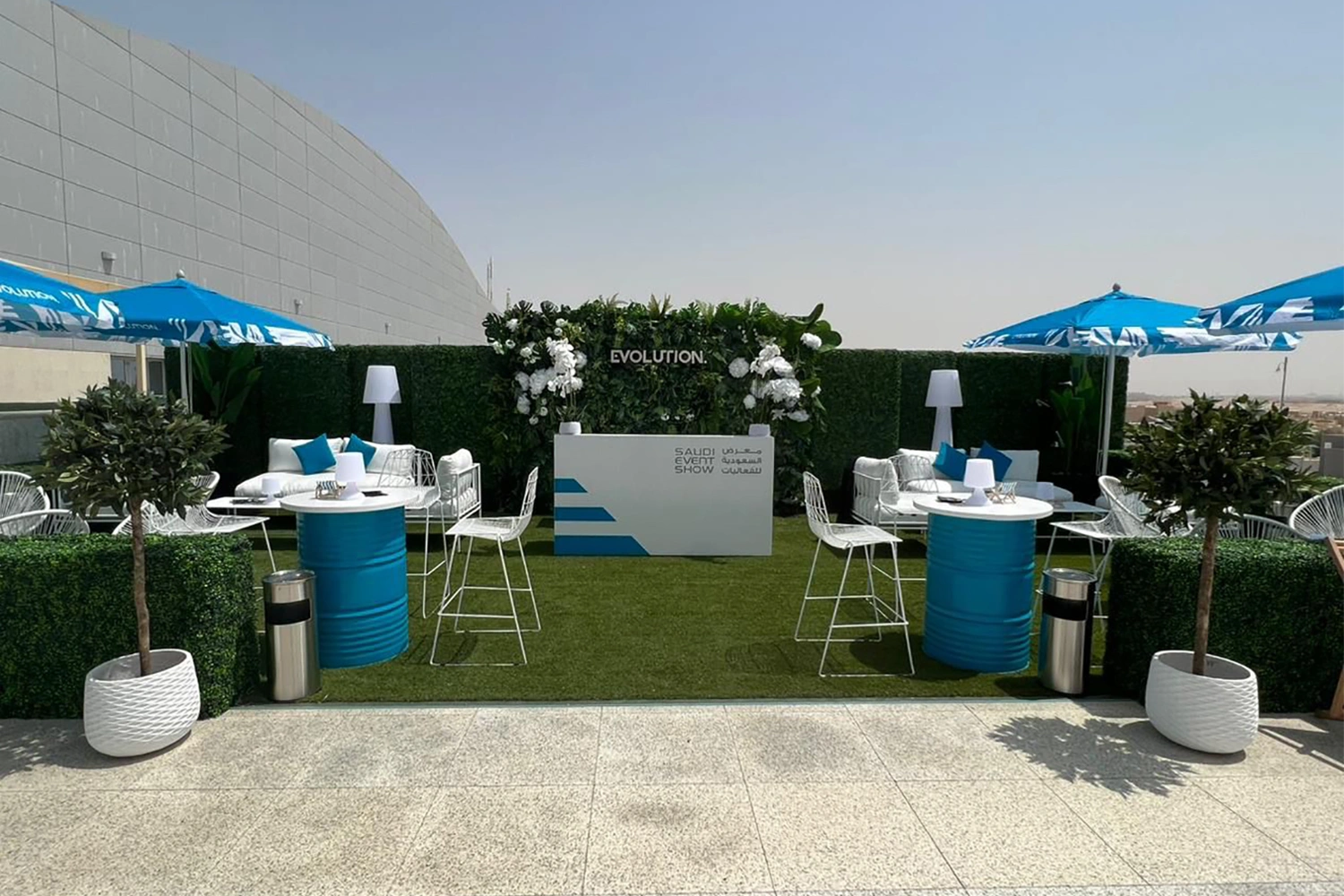Evolution Scenic fabricated coffee bar framed by white scenic walls and blue ceiling fabric.
