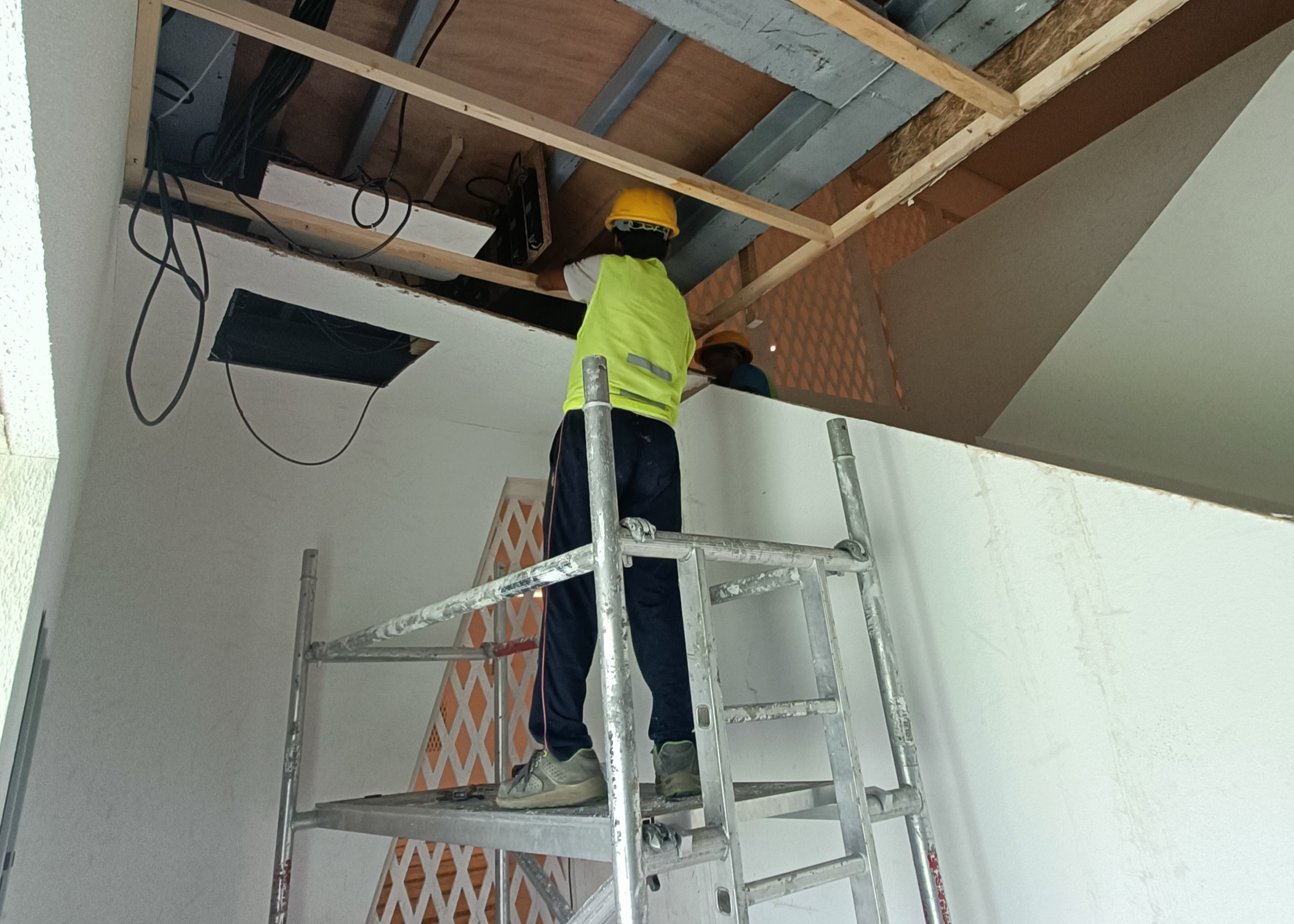 Finished permanent scenic wall shown beside its concealed structural and technical infrastructure.
