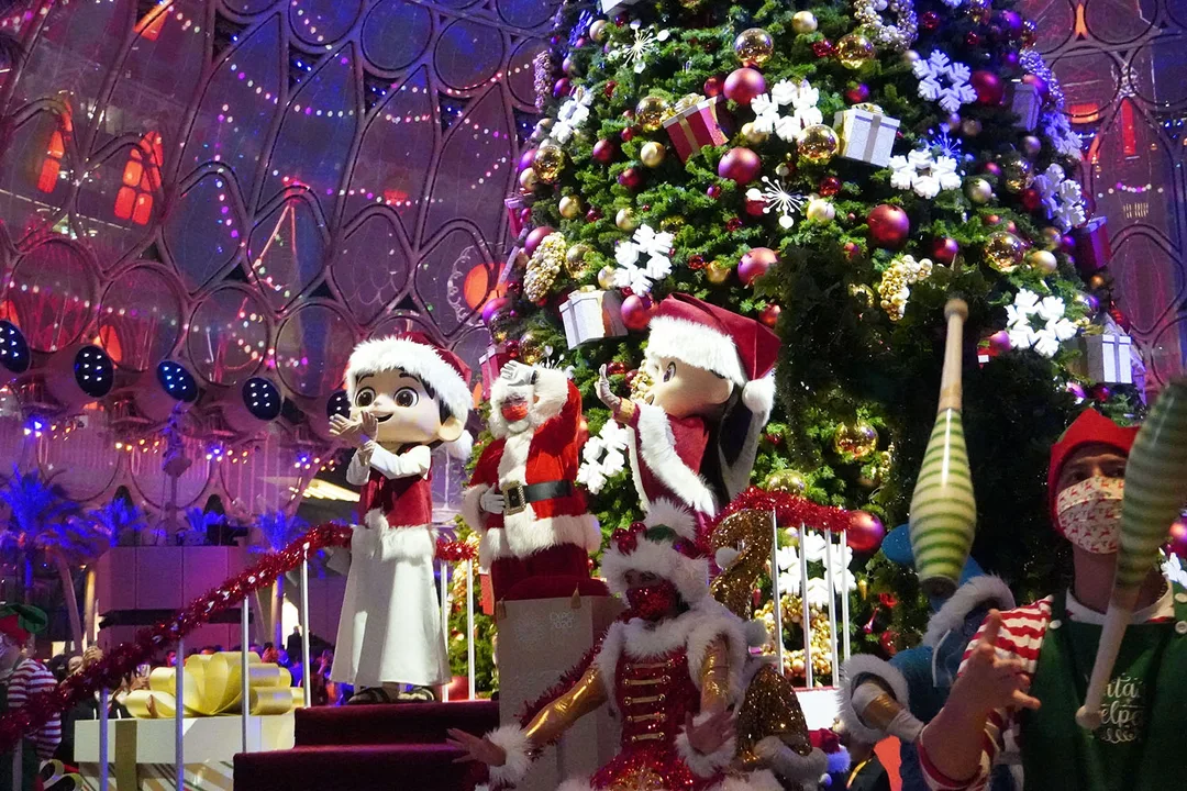 Evolution Scenic festive scenic installation surrounding the Christmas tree at Expo 2020 Dubai. 