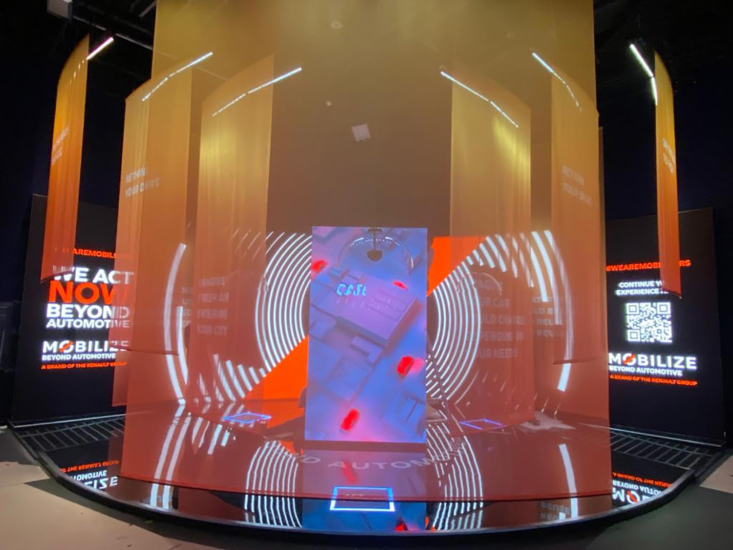 Evolution Scenic fabricated curved platform with aluminium fascia for the Renault exhibition stand.