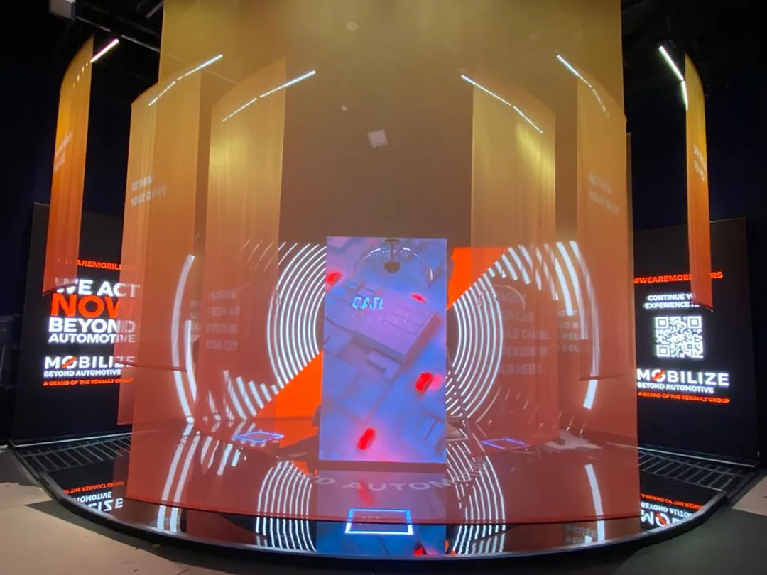 Evolution Scenic fabricated curved platform with aluminium fascia for the Renault exhibition stand.