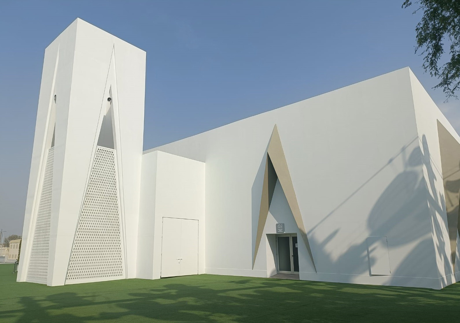 Evolution Scenic plywood and fibreglass portals forming the Expo Mosque façade.