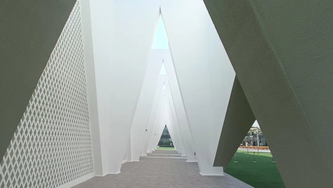 Evolution Scenic plywood and fibreglass portals forming the Expo Mosque façade.