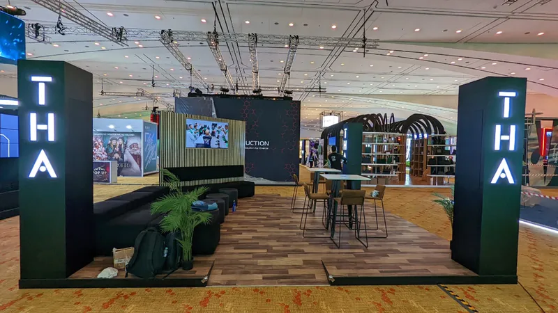 Opposing access ramps integrated into the raised exhibition platform with protected corners.