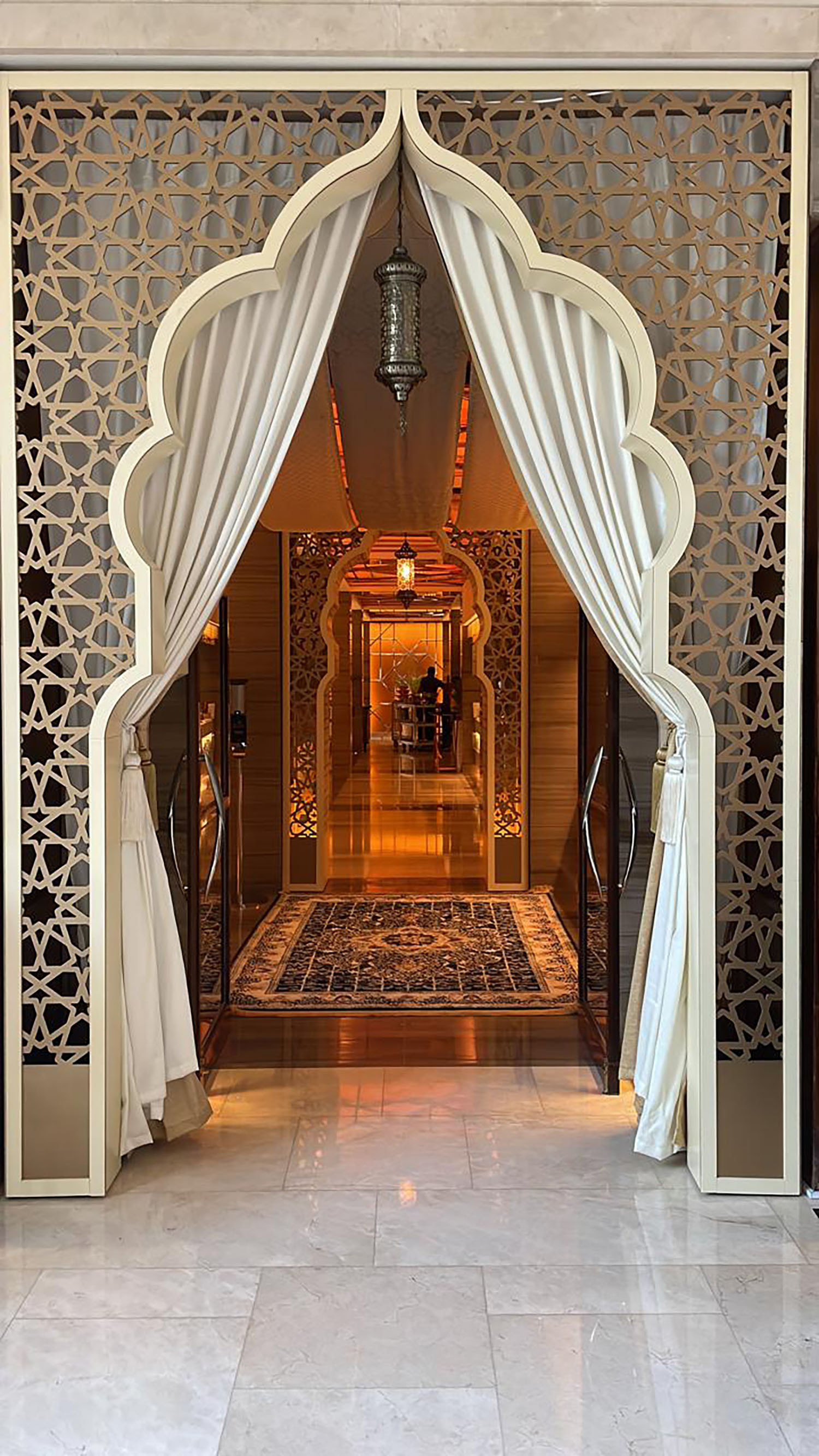 Evolution Scenic illuminated arch feature installed temporarily within the Four Seasons restaurant.