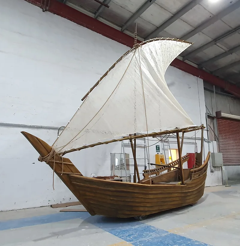 Evolution Scenic fabricated Arabian land-abra built around a mobile golf buggy for Terhal.