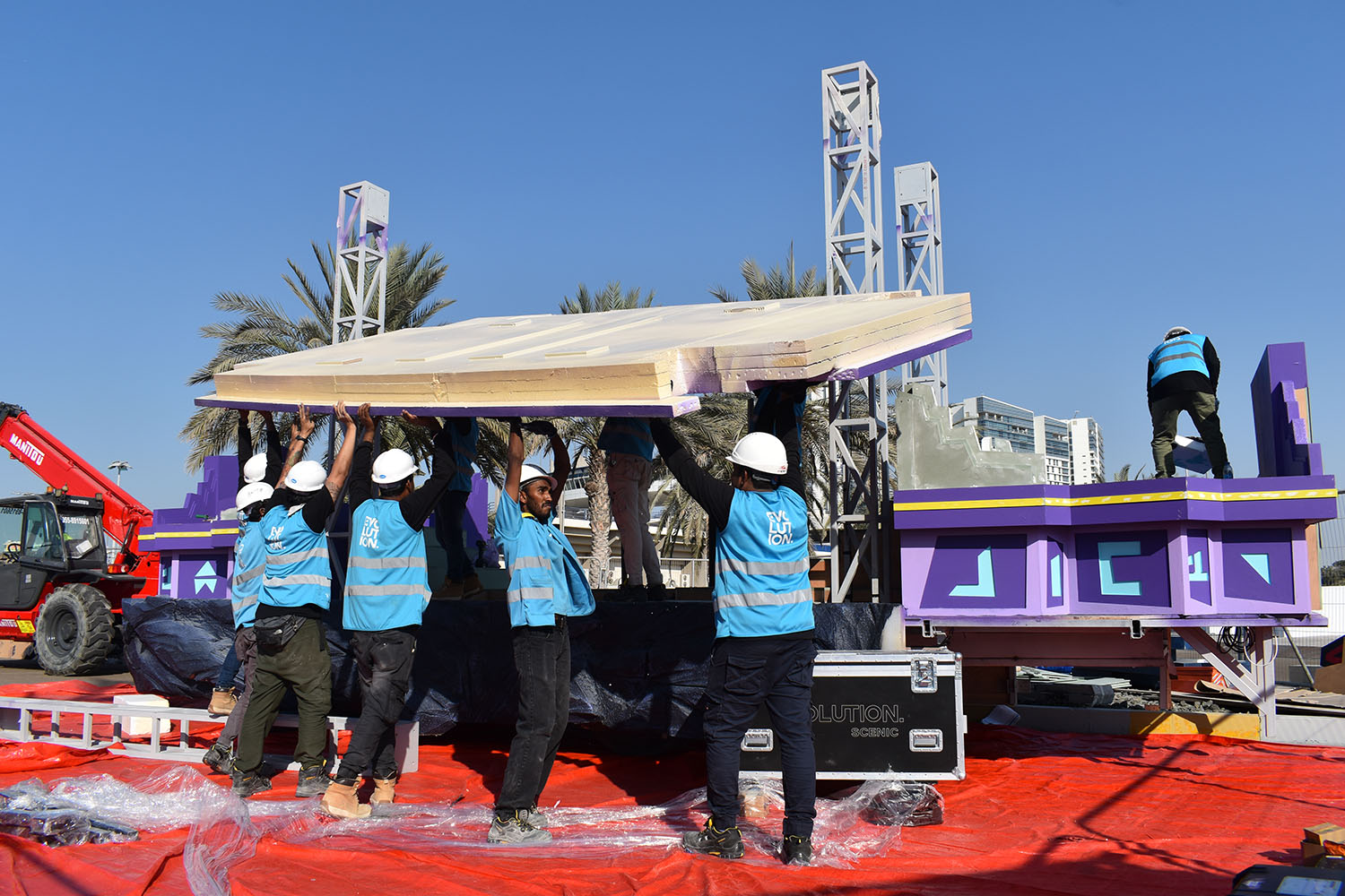 Evolution Scenic large scenic module positioned at a loading-bay opening to demonstrate access limitations
