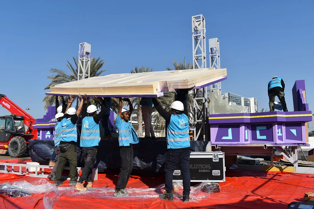 Evolution Scenic large scenic module positioned at a loading-bay opening to demonstrate access limitations
